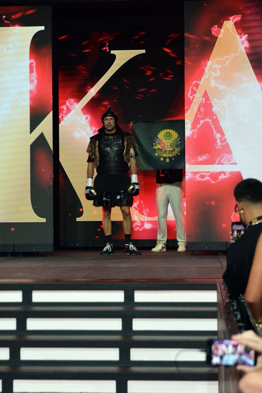 Huseyin Cinkara vs Jai Opetaia - WM-Kampf - 06.12.2025 -8